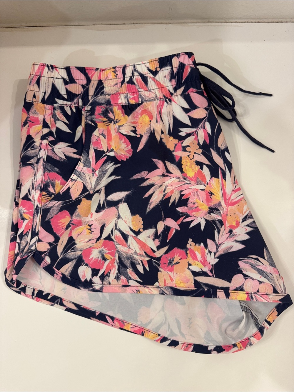 Columbia (Sz Large) Women’s Shorts w/ pockets. Quick dry material